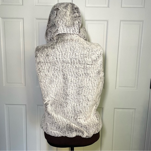 Patagonia Conejo Fuzzy Hooded Vest, Sz  Medium - Picture 3 of 8